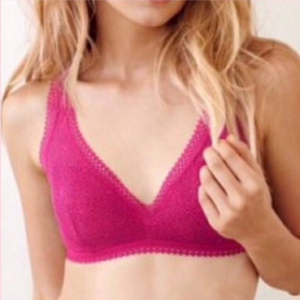 Victoria's Secret Lightly Lined Racerback Bralette. original tags